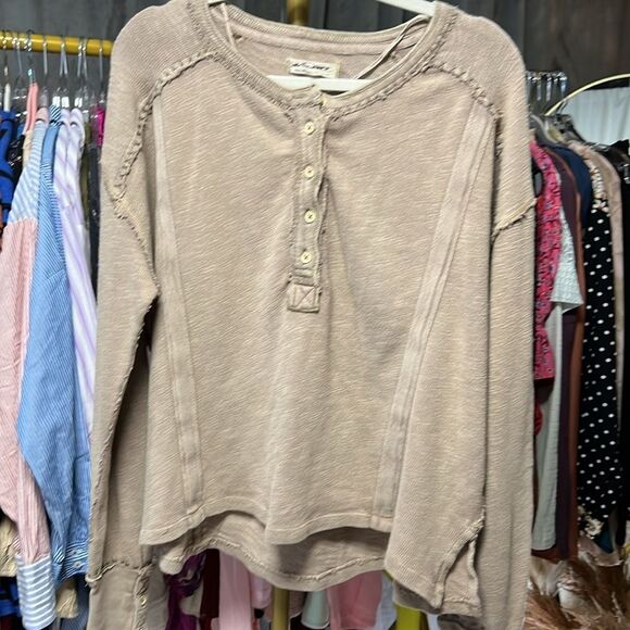 Free People We the Free Taylor Henley Top in Greige NWOT - Picture 7 of 8